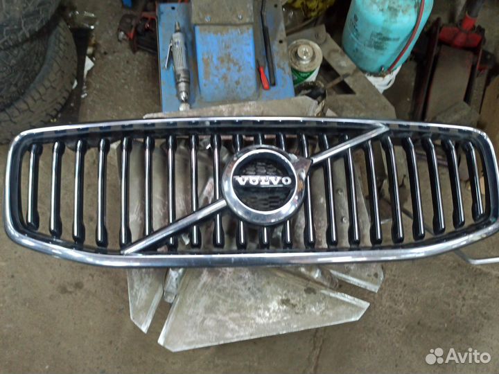 Решетка радиатора volvo xc60 2017