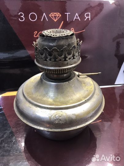 Старинная керосиновая лампа