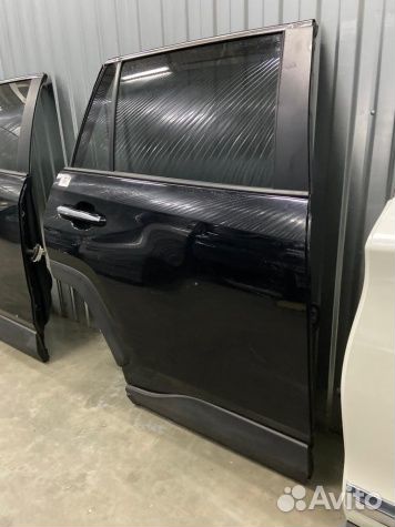 Задняя правая дверь черная Toyota Rav-4 50 2018-23