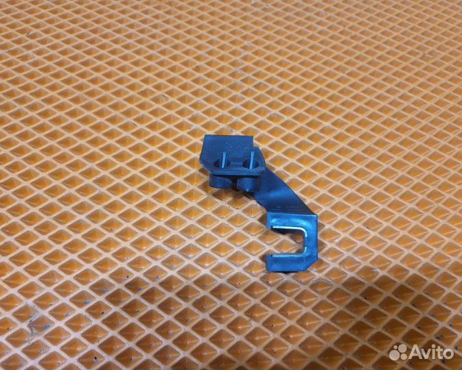 Кронштейн правый Audi A4 Iv B8 cdhb 2009