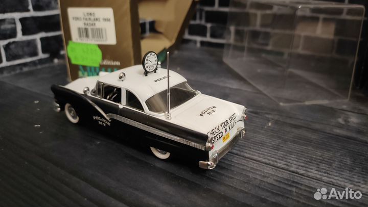 Ford Fairlane 1/43 vitesse