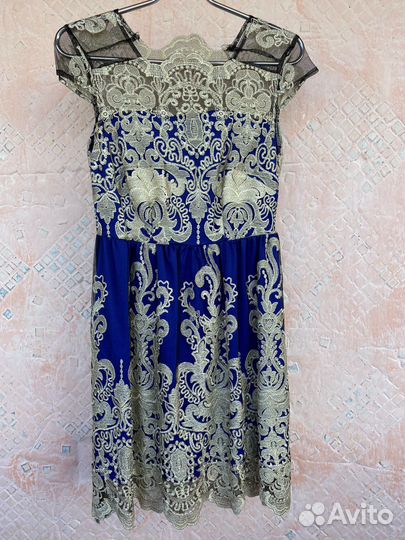 Комплект женских вещей (платья)