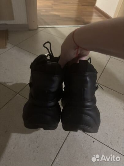 Кроссовки черные