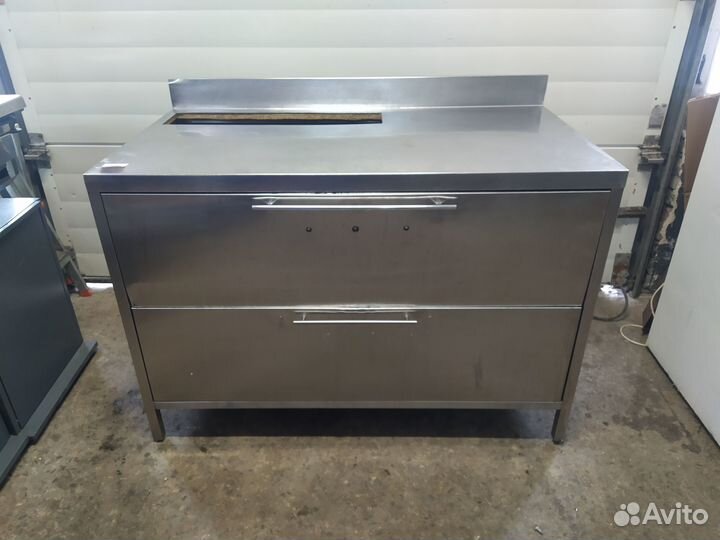 Стол нейтральный арт.559