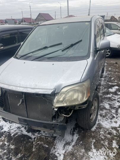 Toyota Noah 2.0 AT, 2002, 200 000 км