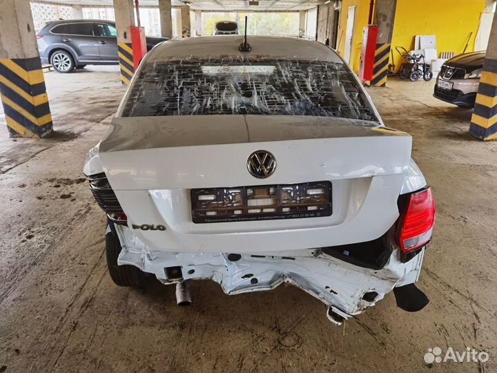 Volkswagen Polo 1.6 AT, 2020, битый, 220 000 км