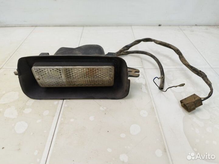 Поворотник передний левый Лада 2121