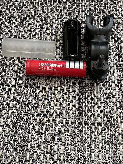 Фонарик аккумуляторный