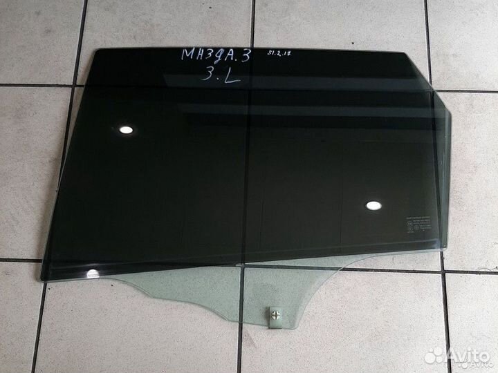 Стекло двери заднее левое Mazda 3 BK