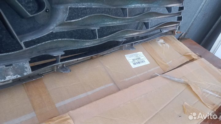 Infiniti QX70 решетка радиатора б/у оригинал