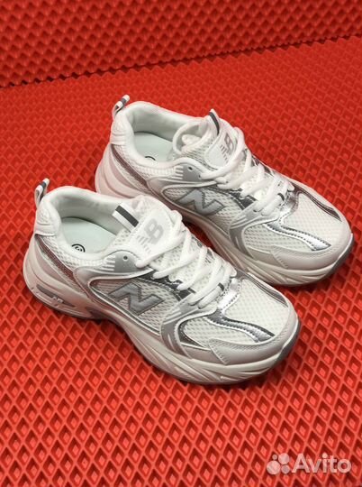 NB 530: Женские, белые, для выделения из толпы, 36