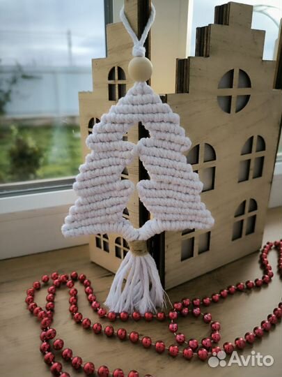 Елочные игрушки макраме