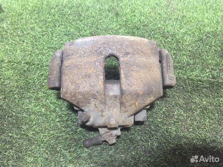 Суппорт передний левый Volkswagen Passat B6 BVY