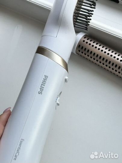 Фен-щетка Philips HP8663 Essential Care, белый