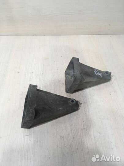 Кронштейн двигателя правый Мерседес W203 М111