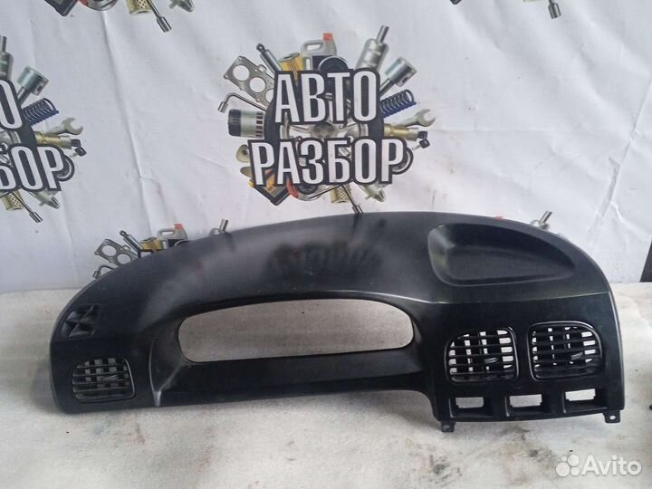 Накладка щитка приборов на Kia Rio 1