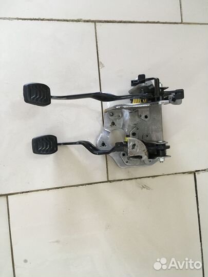 Педаль сцепления тормоза Ford Transit 8