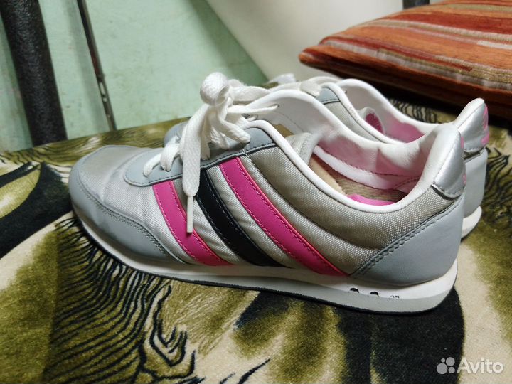 Кроссовки женские adidas NEO. 38