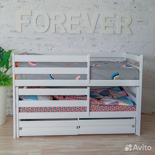 Двухъярусная кровать из дерева