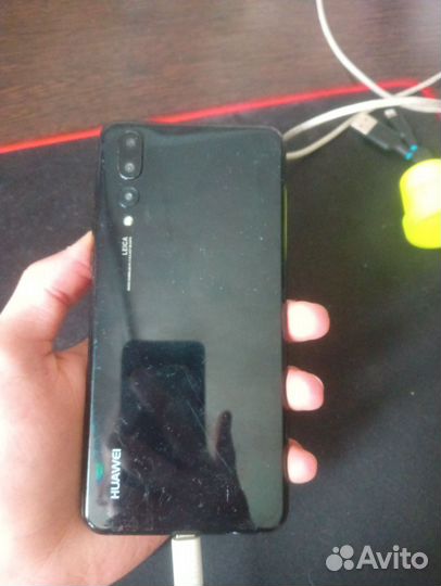 HUAWEI P20, 4/64 ГБ