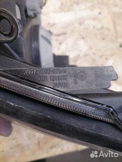 Фара левая ксенон Mitsubishi Grandis NA4W