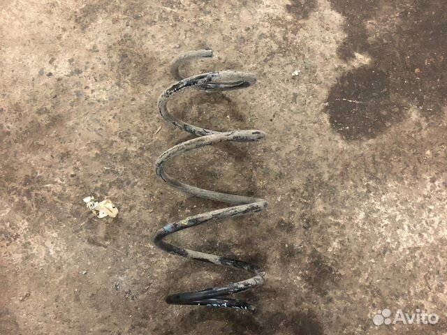 Toyota auris пружина передняя