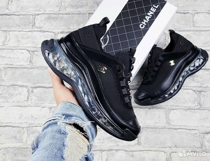 Женские кроссовки