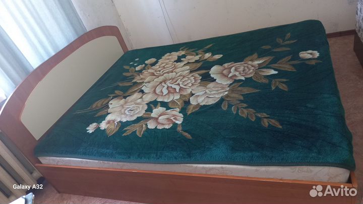 Кровать двухспальная с матрасом бу 160 200