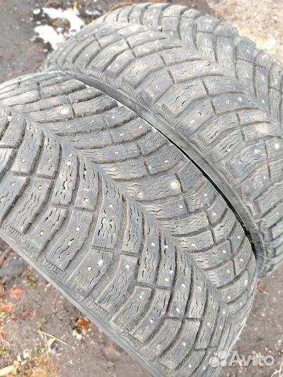 Michelin X-Ice North 4 215/55 R17