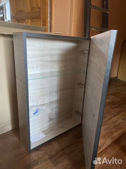 Нависное зеркало