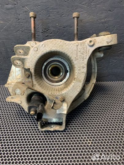 Кулак поворотный задний правый Porshe Panamera 970