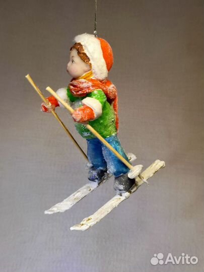 Ёлочная ватная игрушка мальчик на лыжах