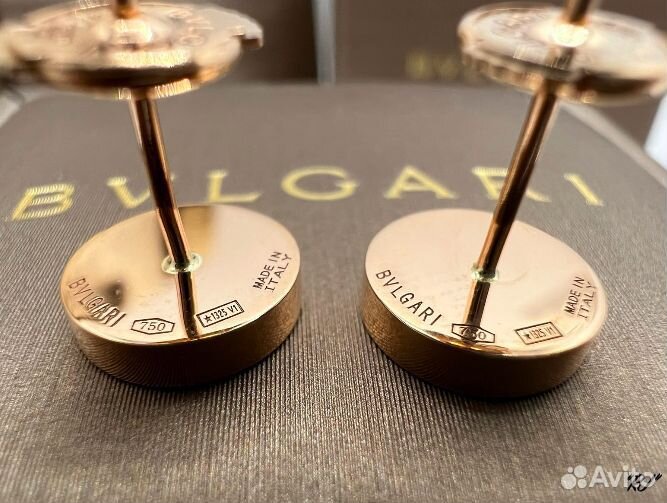 Женские пусеты Bvlgari с природным ониксом