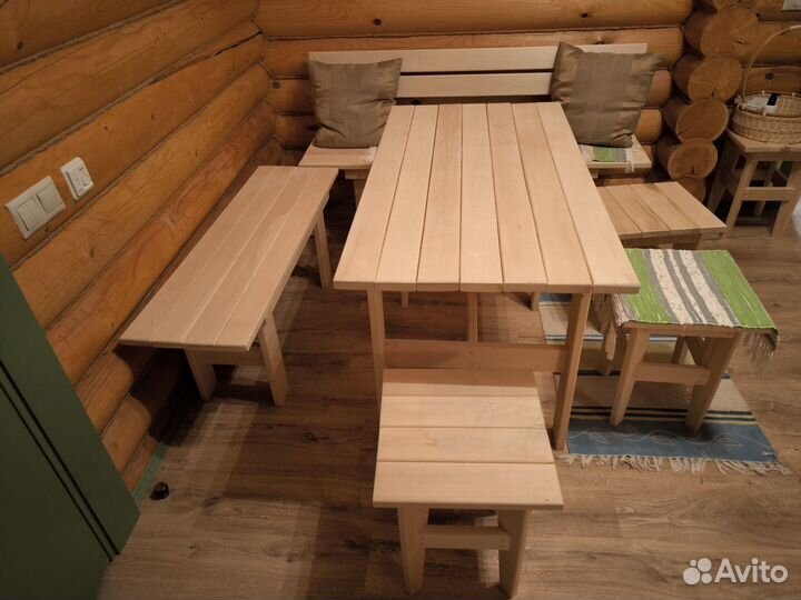 Набор деревянной мебели