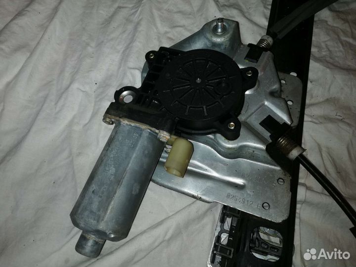 Стеклоподъемник BMW X5