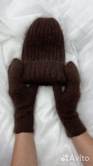 Шапка в комплекте с варежками