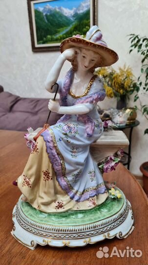 Статуэтка фарфоровая девушка Мэйсен