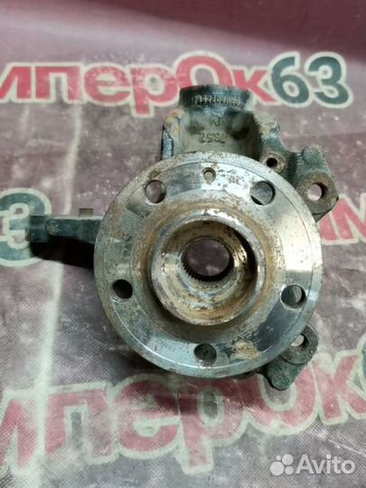 Кулак поворотный передний правый Volkswagen Polo