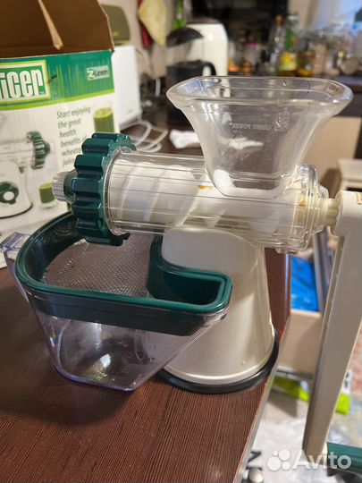 Соковыжималака ручная для зелени