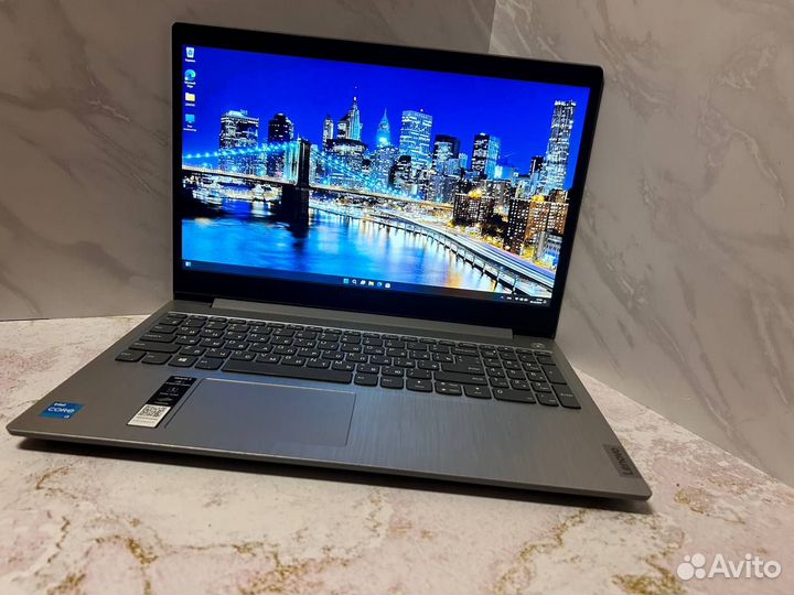Шустрый ноутбук Lenovo Core 11th/Full HD/SSD
