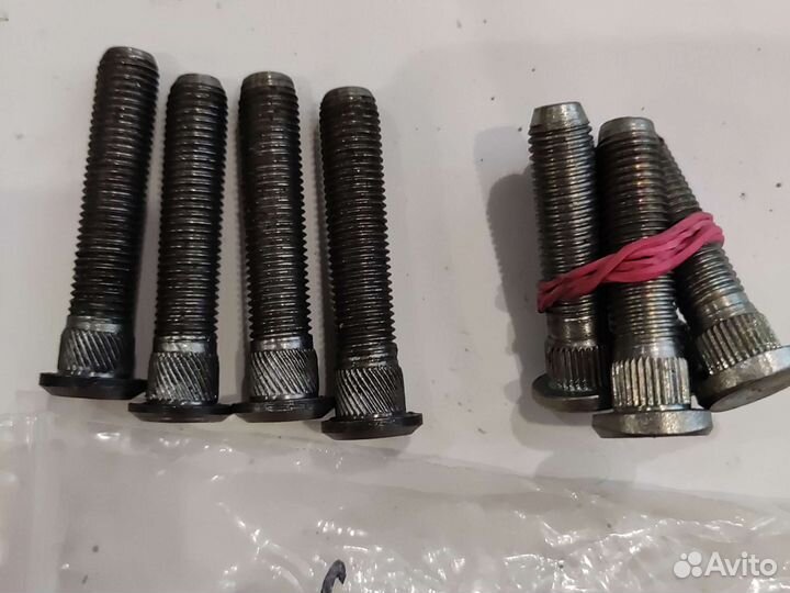 Болты крепления стойки Ford Honda