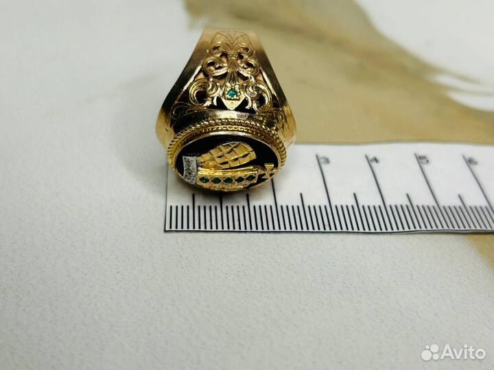 Мужская золотая печатка с бриллиантами