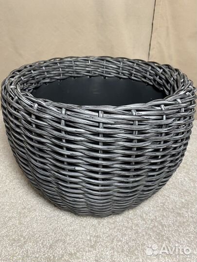 Кашпо из искусственного ротанга