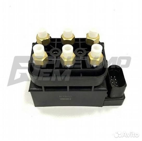 Блок клапанов пневмоподвески Audi Q7