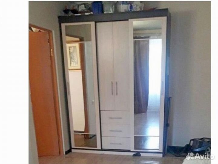 Шкаф-купе с зеркалом