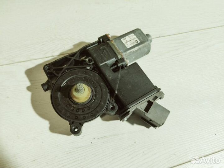 Мотор стеклоподъемника передний правый Opel Astra
