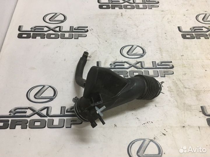 Патрубок воздушного фильтра Toyota RAV4