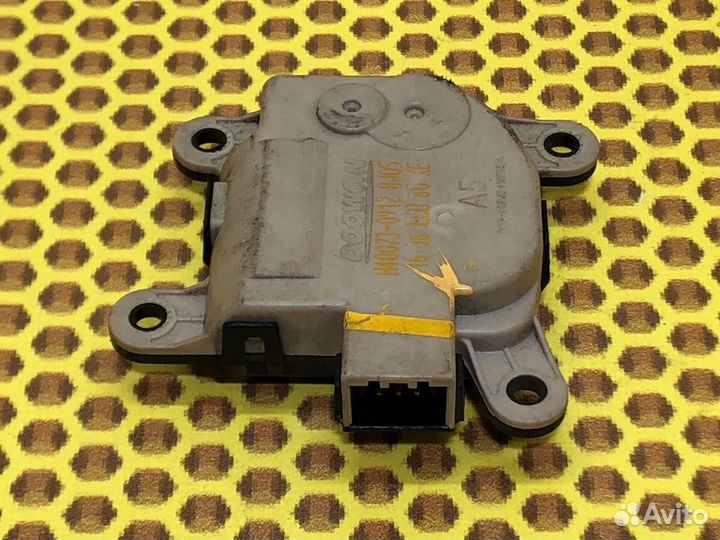 Моторчик заслонки печки левый Kia Sorento Prime UM