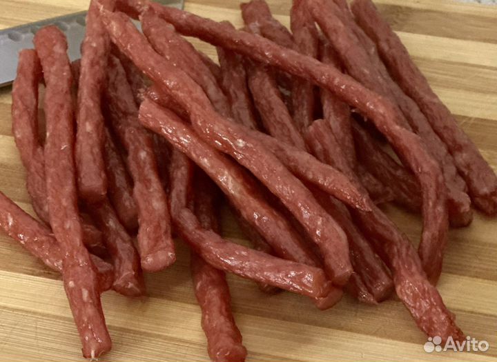 Снеки,Мясные чипсы, Колбаски,Карпаччо,Гренки