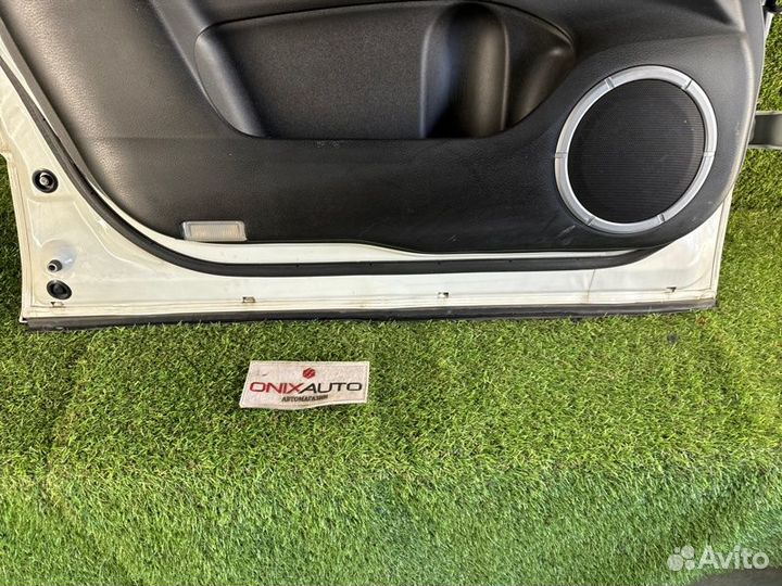 Дверь передняя левая Suzuki Escudo TDA4W J24B